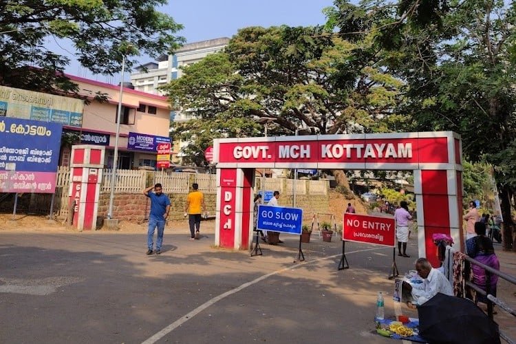 കോട്ടയം മെഡിക്കൽ കോളേജ് ആശുപത്രി കെട്ടിടം തകർന്നു വീണു, ഒരാൾ മരിച്ചു
