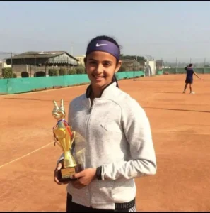 അക്കാദമി അടച്ചില്ല; ടെന്നീസ് താരം രാധികയെ അച്ഛൻ വെടി വെച്ച് കൊലപ്പെടുത്തി