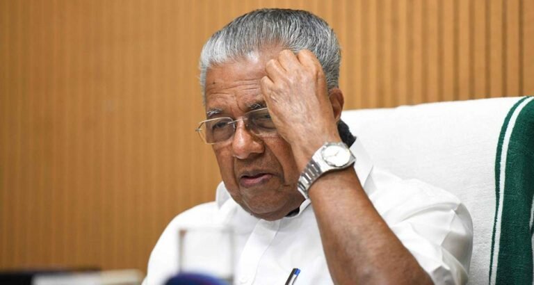 ചികിത്സ കഴിഞ്ഞ് മുഖ്യമന്ത്രി തിരിച്ചെത്തി