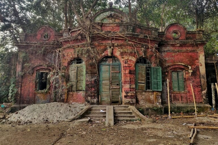 സത്യജിത് റേയുടെ പൈതൃക ഭവനം പൊളിച്ചു മാറ്റുന്നു…….