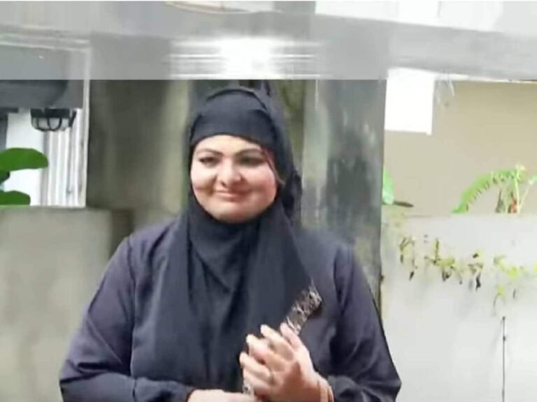 ഇവിടെ വരാൻ ഇതാണ് ഉചിതമായ വേഷം; പർദ്ദ ധരിച്ച് സാന്ദ്ര തോമസ്