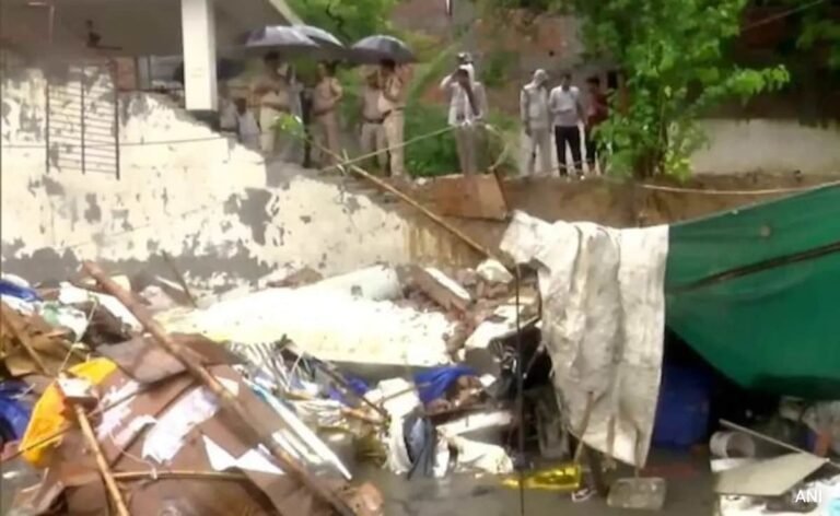 മഴയിൽ മതിലിടിഞ്ഞ് ഏഴു പേർ മരിച്ചു