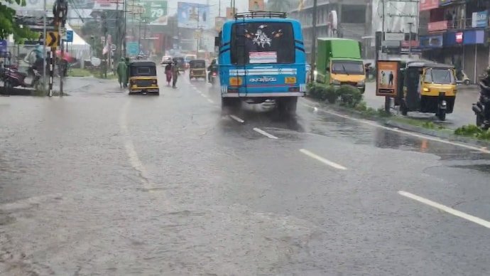 മഴ തുടരുന്നു , തൃശൂർ ജില്ലയിൽ ഇന്ന് കളക്ടർ അവധി പ്രഖ്യാപിച്ചു