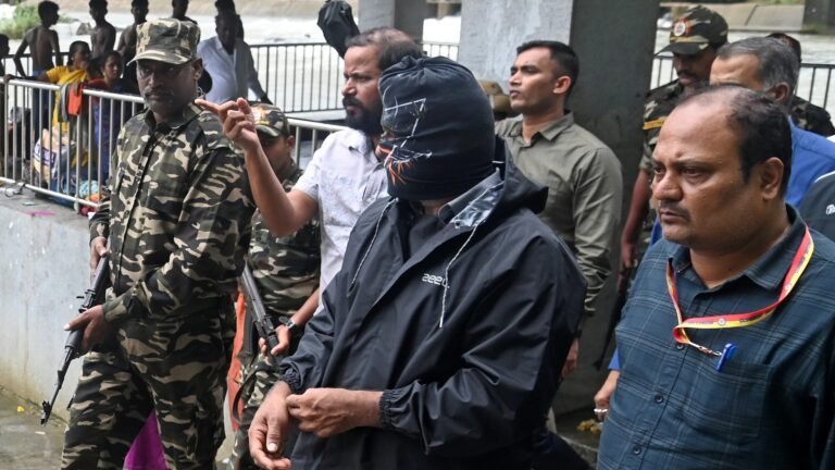 കൂട്ടകുഴിച്ചുമൂടൽ വഴിത്തിരുവിൽ : വെളിപ്പെടുത്തിയ ആളെ അറസ്റ്റ് ചെയ്തു